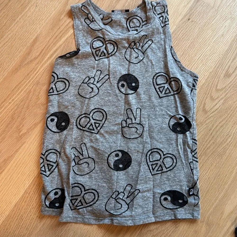 Bundle of 3 Tanks and 1 Tee Size 10